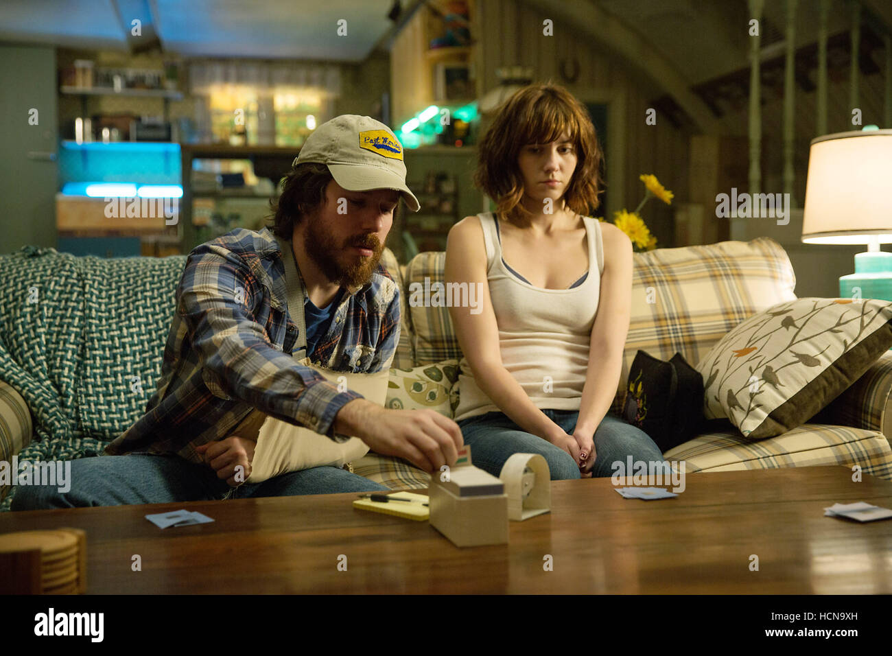10 CLOVERFIELD LANE, von links: John Gallagher Jr., Mary Elizabeth Winstead, 2016. pH: Michele K. Short / © Paramount Stockfoto