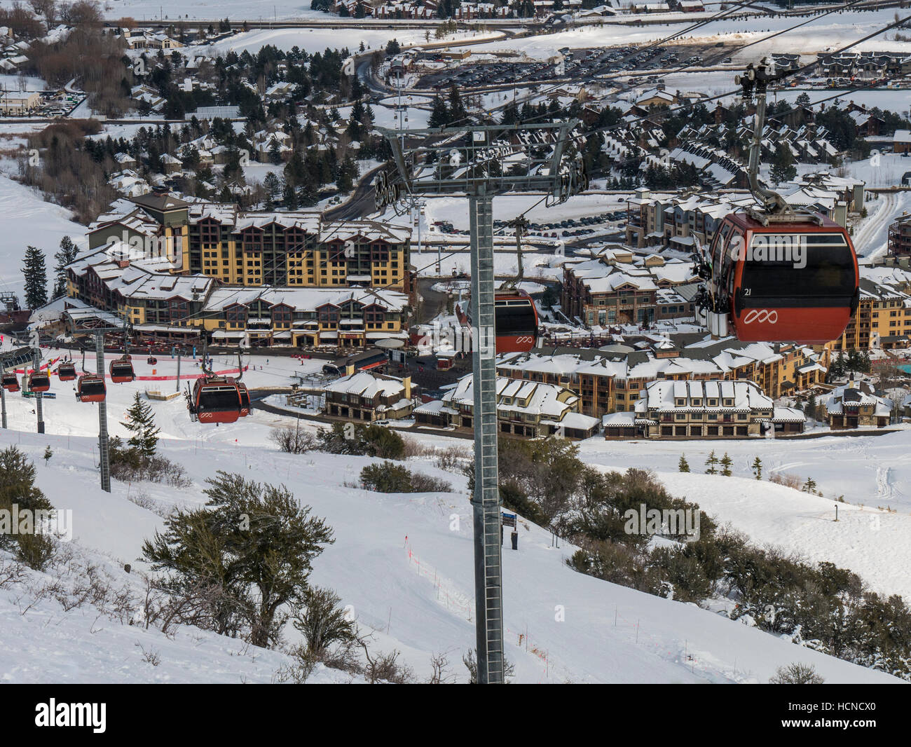 Rote Kiefer Gondel, Canyons Village Park City Mountain Resort, Park City, Utah. Stockfoto