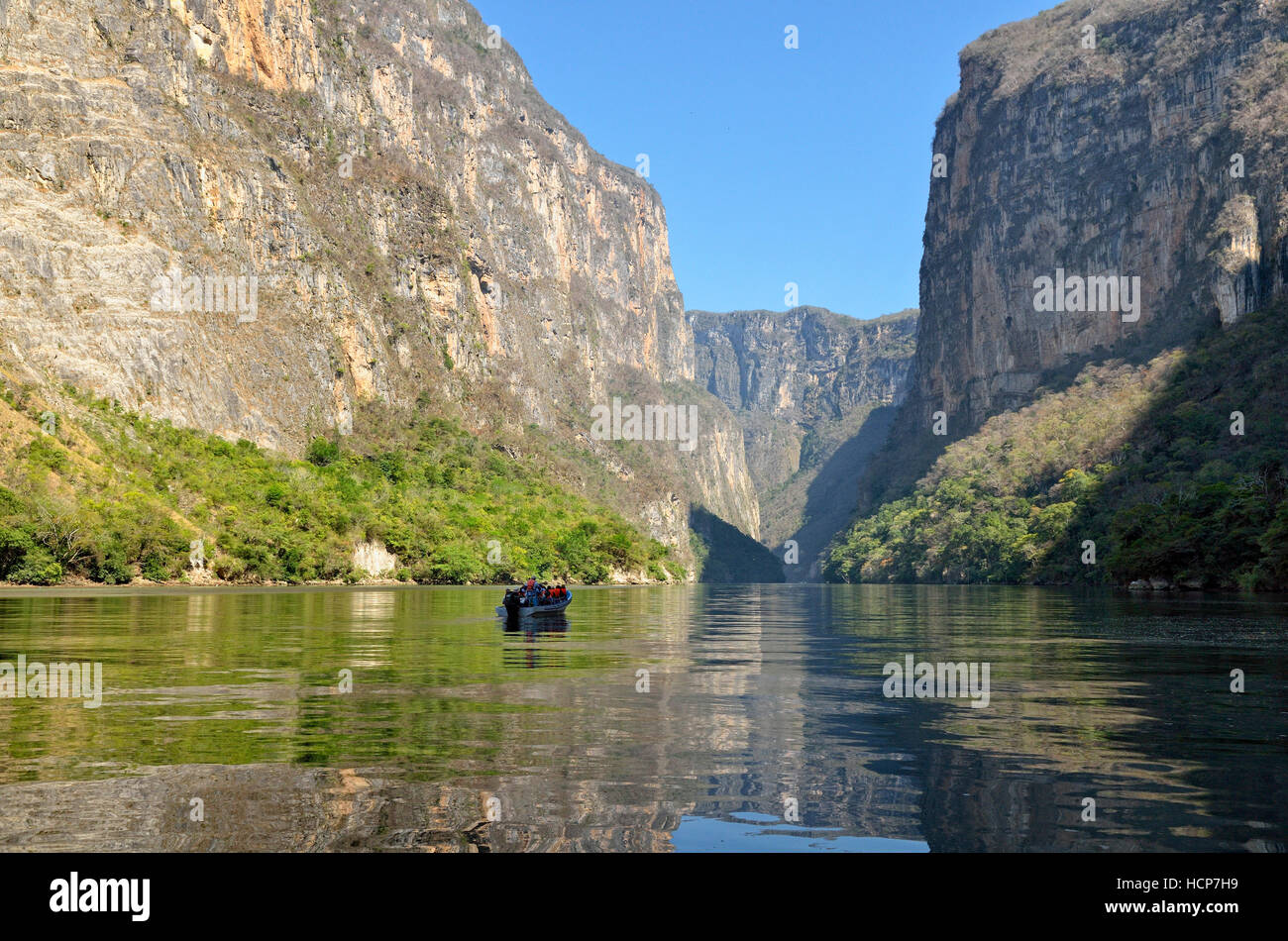 Touristenboot Sumidero-Canyon-Nationalpark, Chiapa de Corzo, Chiapas, Mexiko Stockfoto