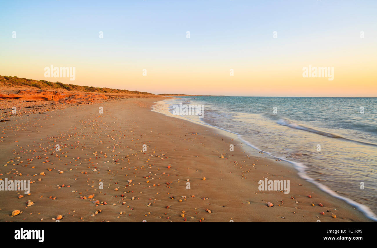 Pebble Beach bei Sonnenaufgang. Exmouth, Western Australia, Australia