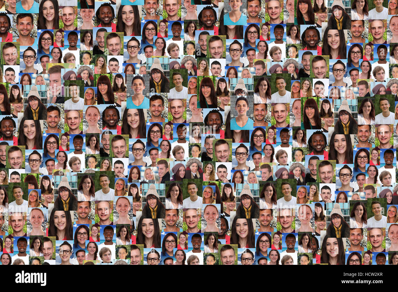 Junge Menschen Hintergrund Collage große Gruppe von lächelnden Gesichtern social-media Stockfoto