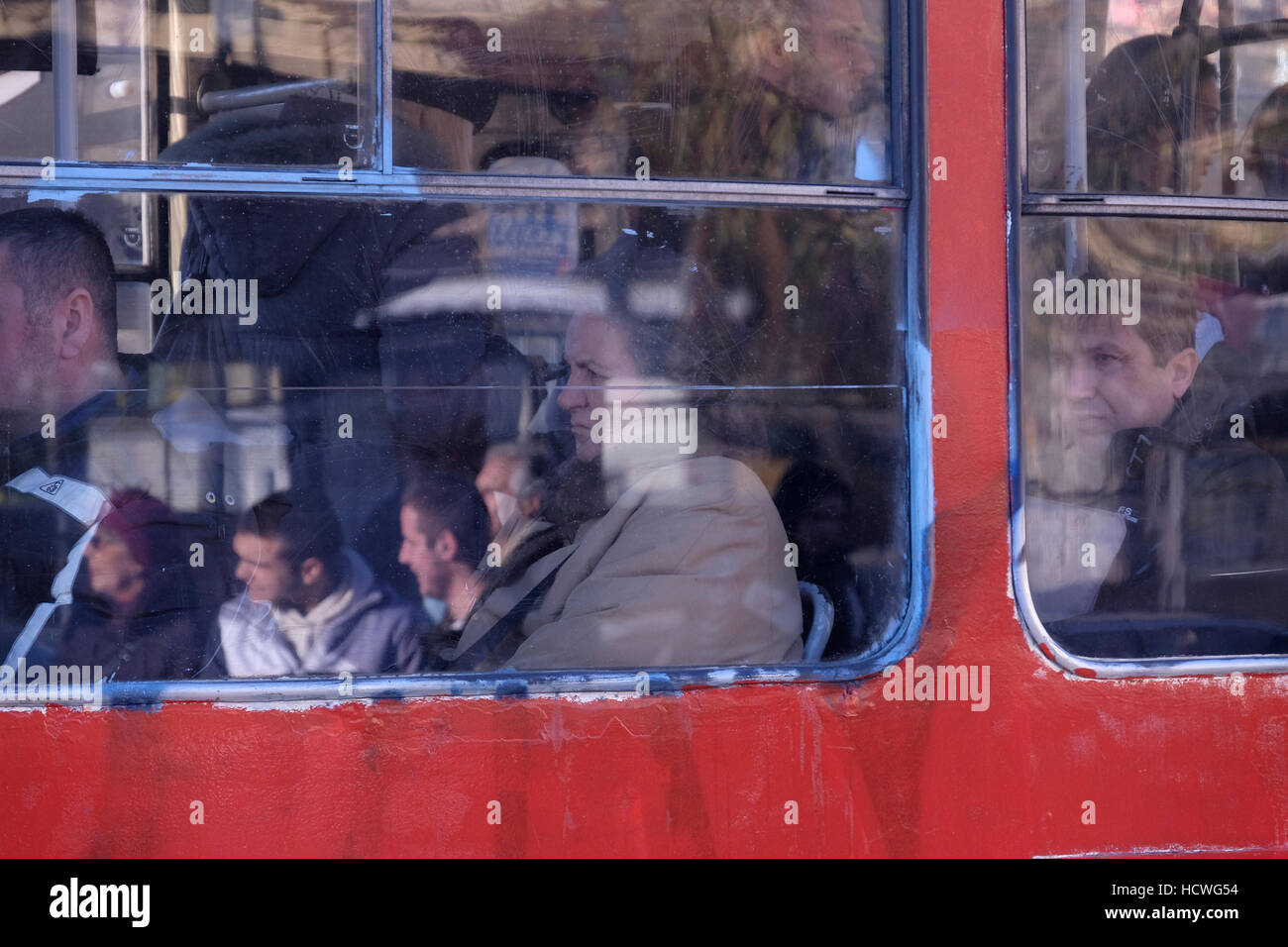 Pendler in der Straßenbahn in die Stadt Belgrad Hauptstadt der Republik Serbien Stockfoto