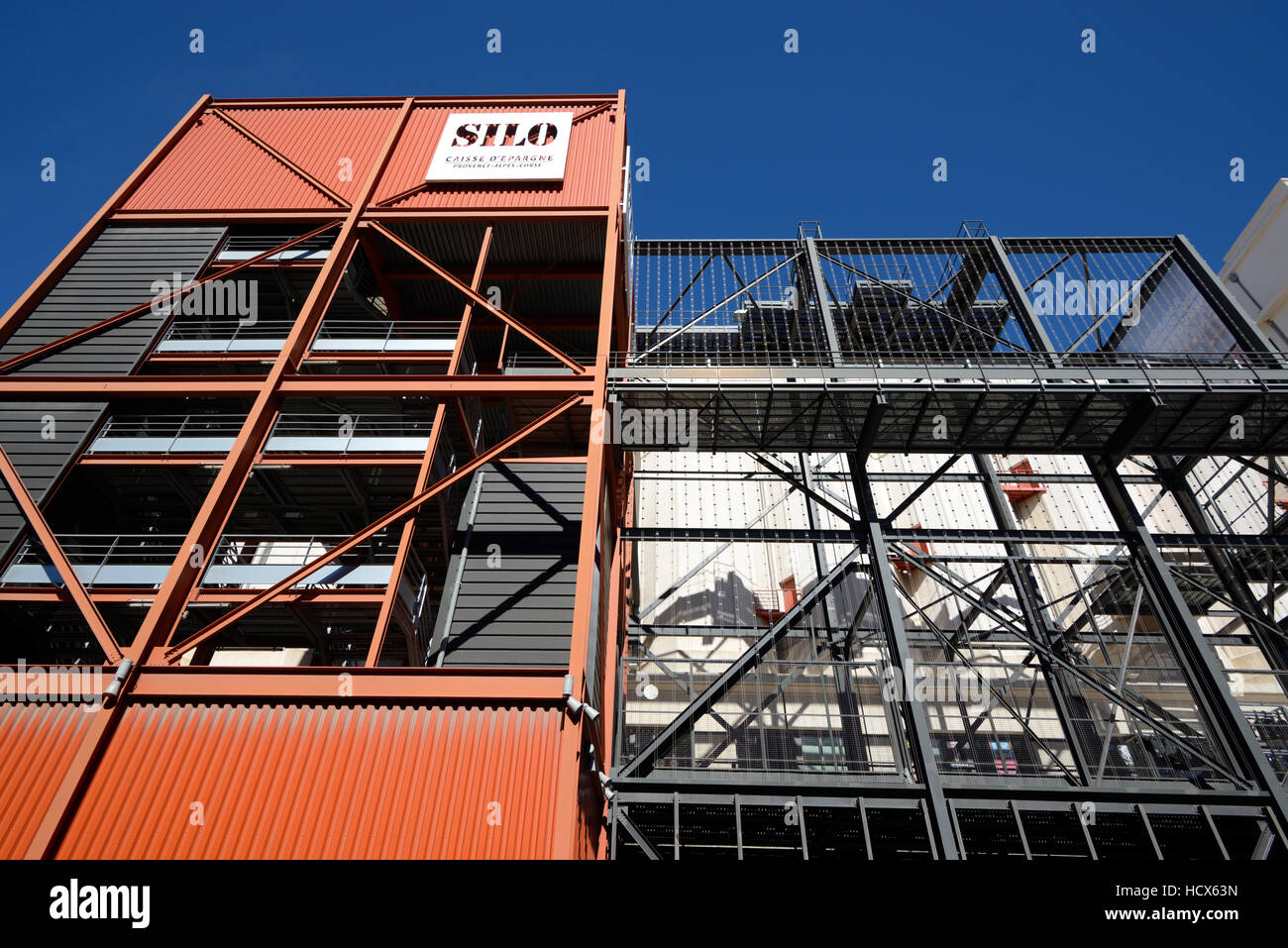 Le Silo Kunstzentrum umgewandelt von einem ehemaligen Industrial Building und Silo an der Waterfront oder Docks Marseille Frankreich Stockfoto