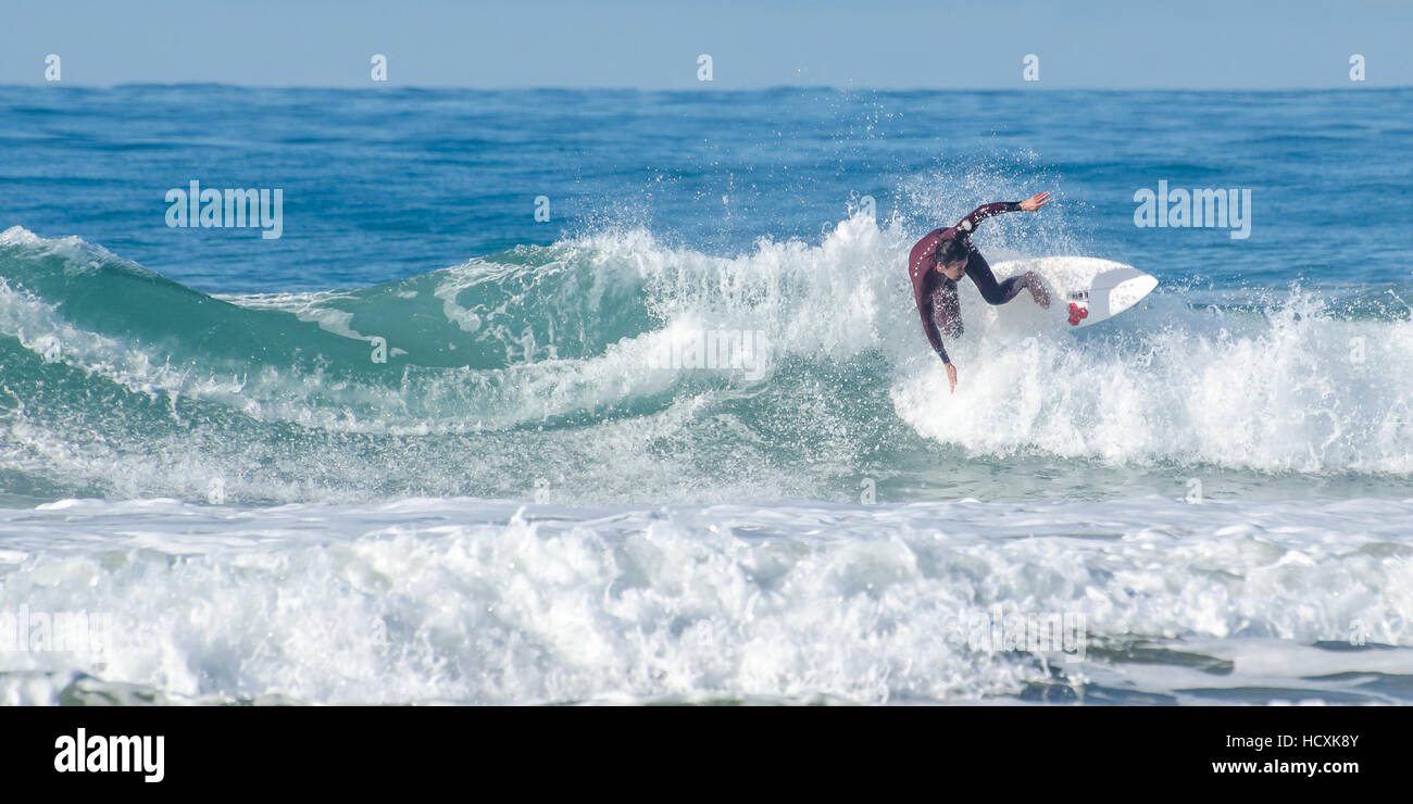 Surf-Action an Spaniens Costa De La Luz, "Cadizfornia" Cadiz Stockfoto