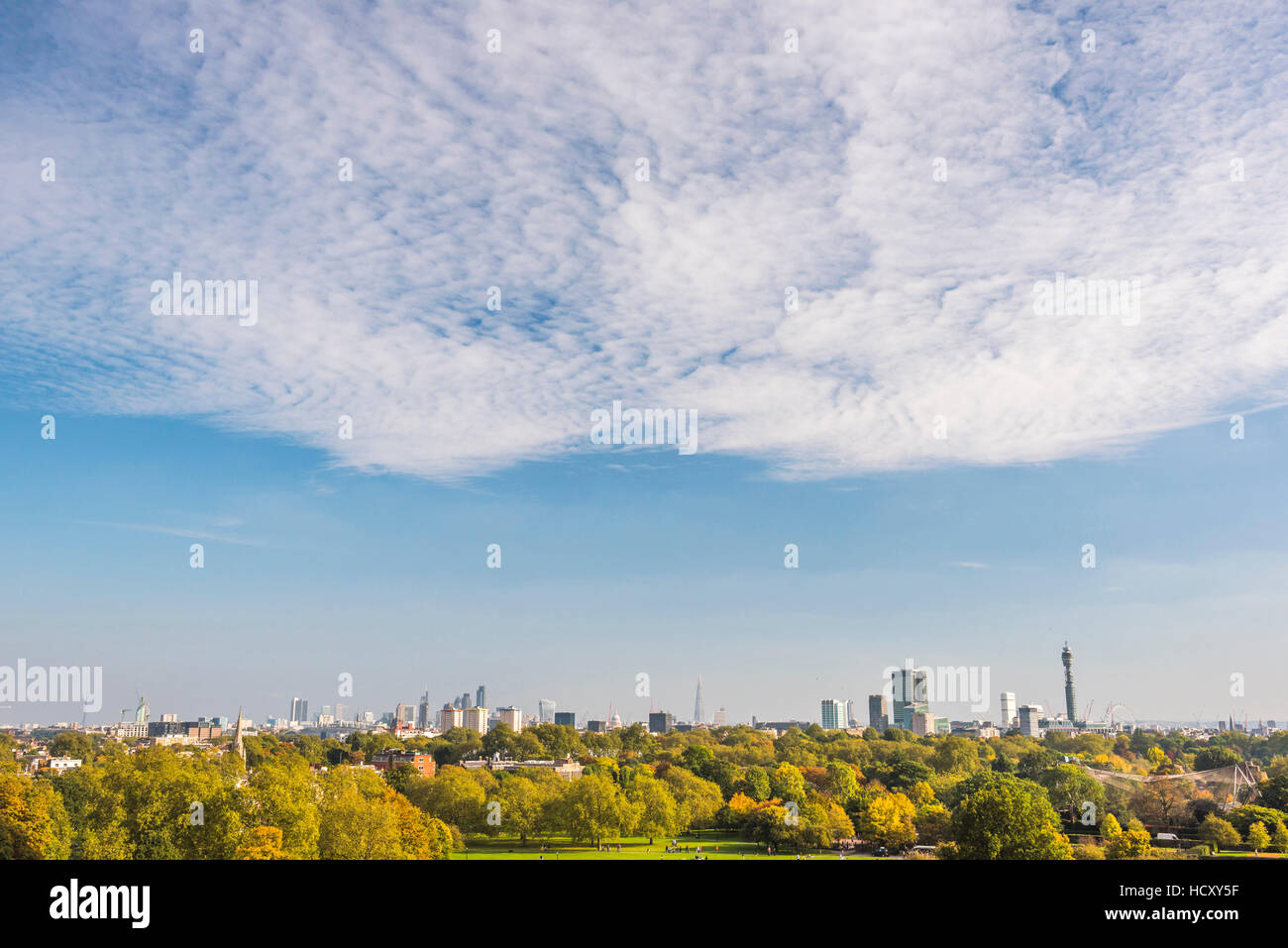 Die Skyline der Stadt im Herbst gesehen von Primrose Hill, Chalk Farm, London Borough of Camden, London, UK Stockfoto