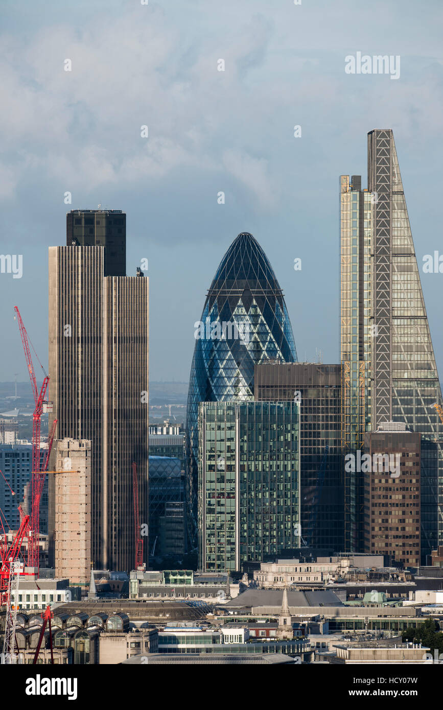 Ein Blick auf die City of London, darunter der Tower 42, Swiss Re (The Gerkin) und Leadenhall Building (The Cheesegrater), UK Stockfoto