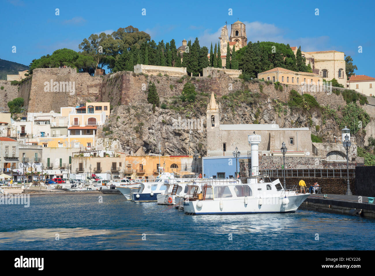 Marina Corta Hafen, Lipari Stadt, Insel Lipari, Äolischen Inseln, UNESCO, Sizilien, Italien, mediterran Stockfoto