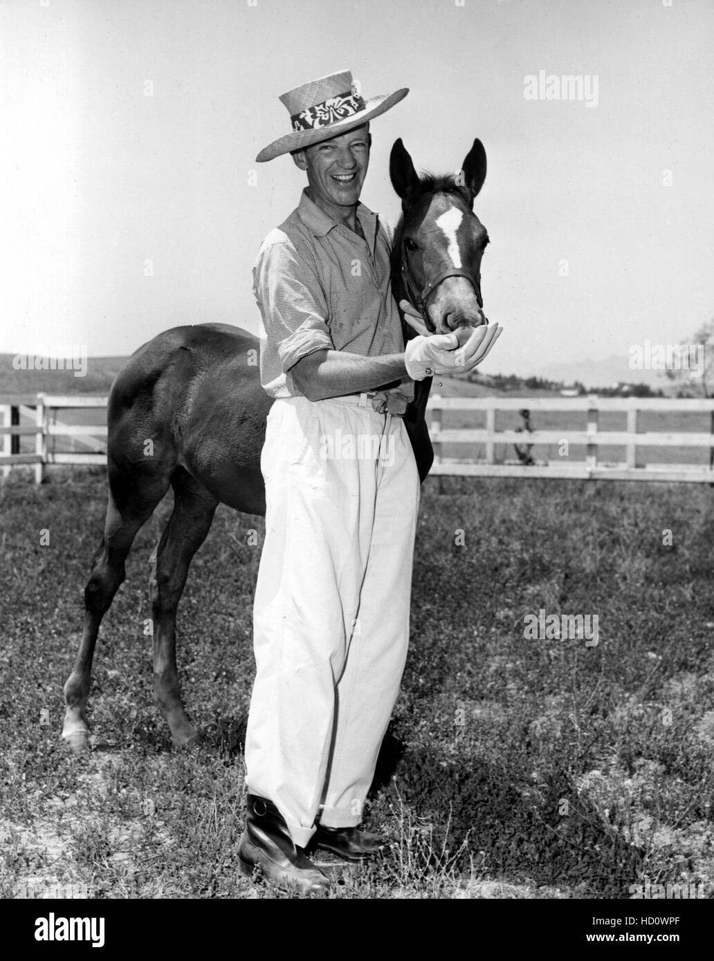 Fred Astaire auf seine Pferderanch in Chatsworth, Kalifornien, 1952 Stockfoto