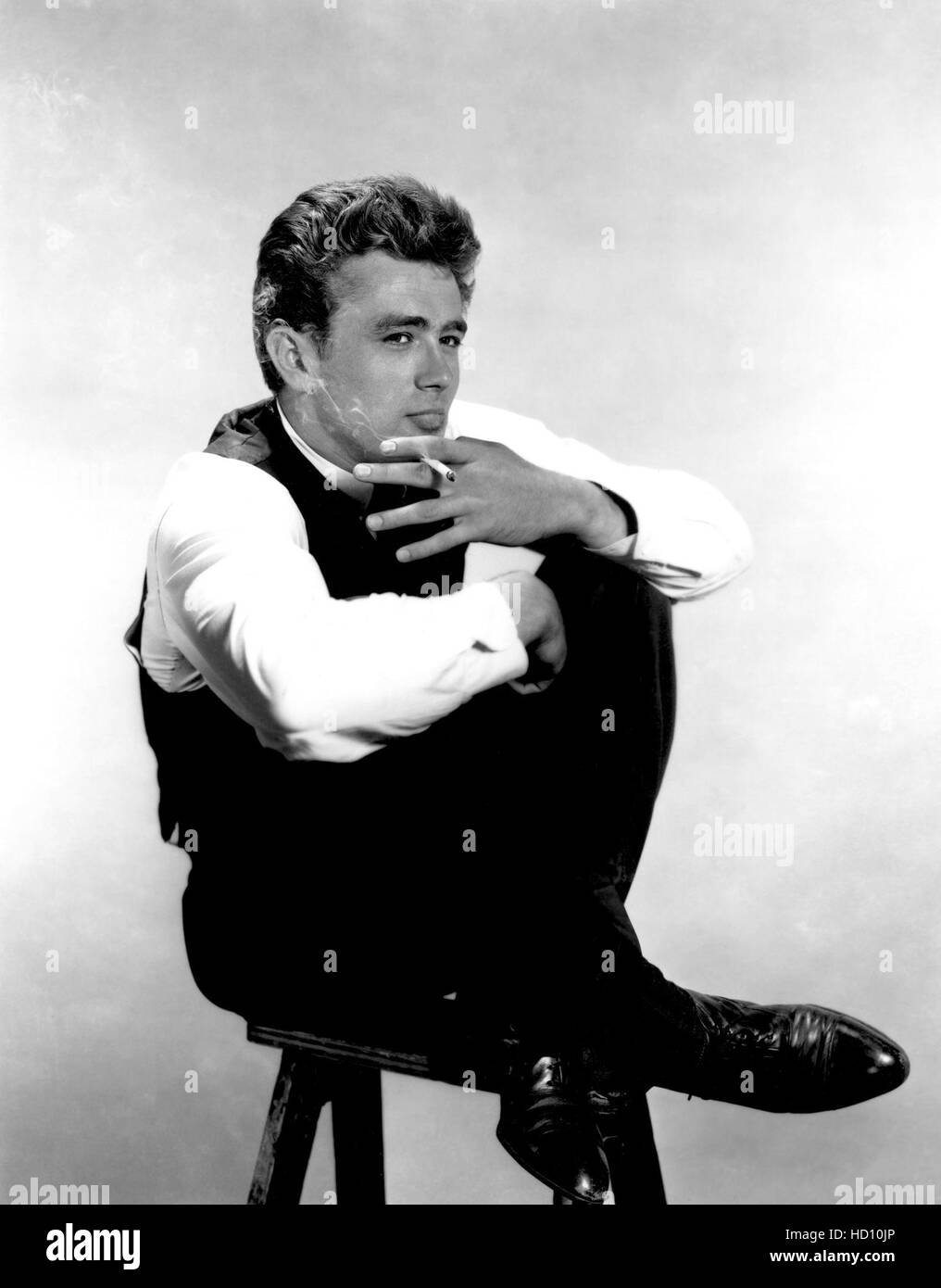 James dean zigarette Fotos und Bildmaterial in hoher Auflösung Alamy