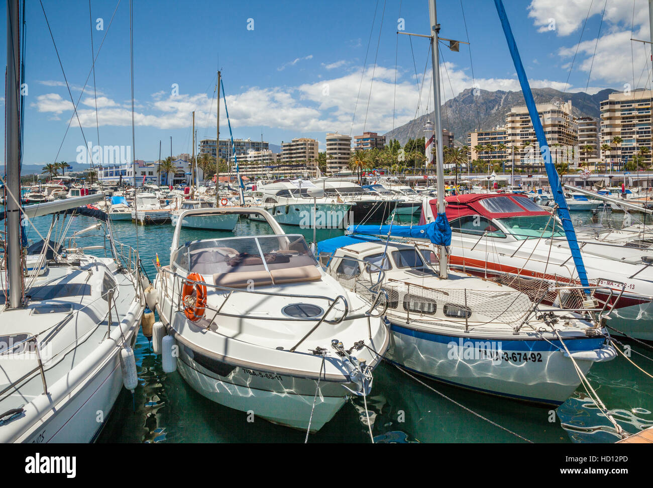 Spanien, Andalusien, Provinz Malaga, Costa Del Sol, Marbella, Yachten im Yachthafen Puerto Deportivo Stockfoto