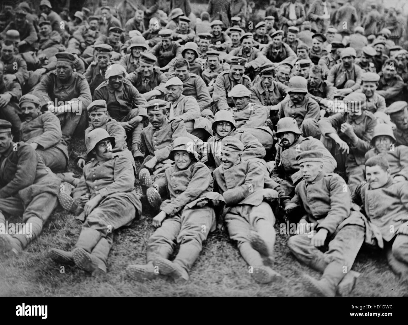 Deutsche Kriegsgefangene, die von britischen Truppen an der Schlacht von Messines, West-Flandern, Belgien, Bain Nachrichtendienst, Juni 1917 gefangen Stockfoto