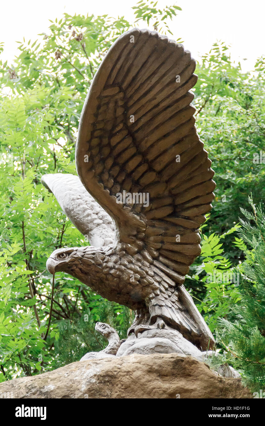 Simbol Stadt Kislowodsk Bronze Adler mit schwingen nach oben Stockfoto