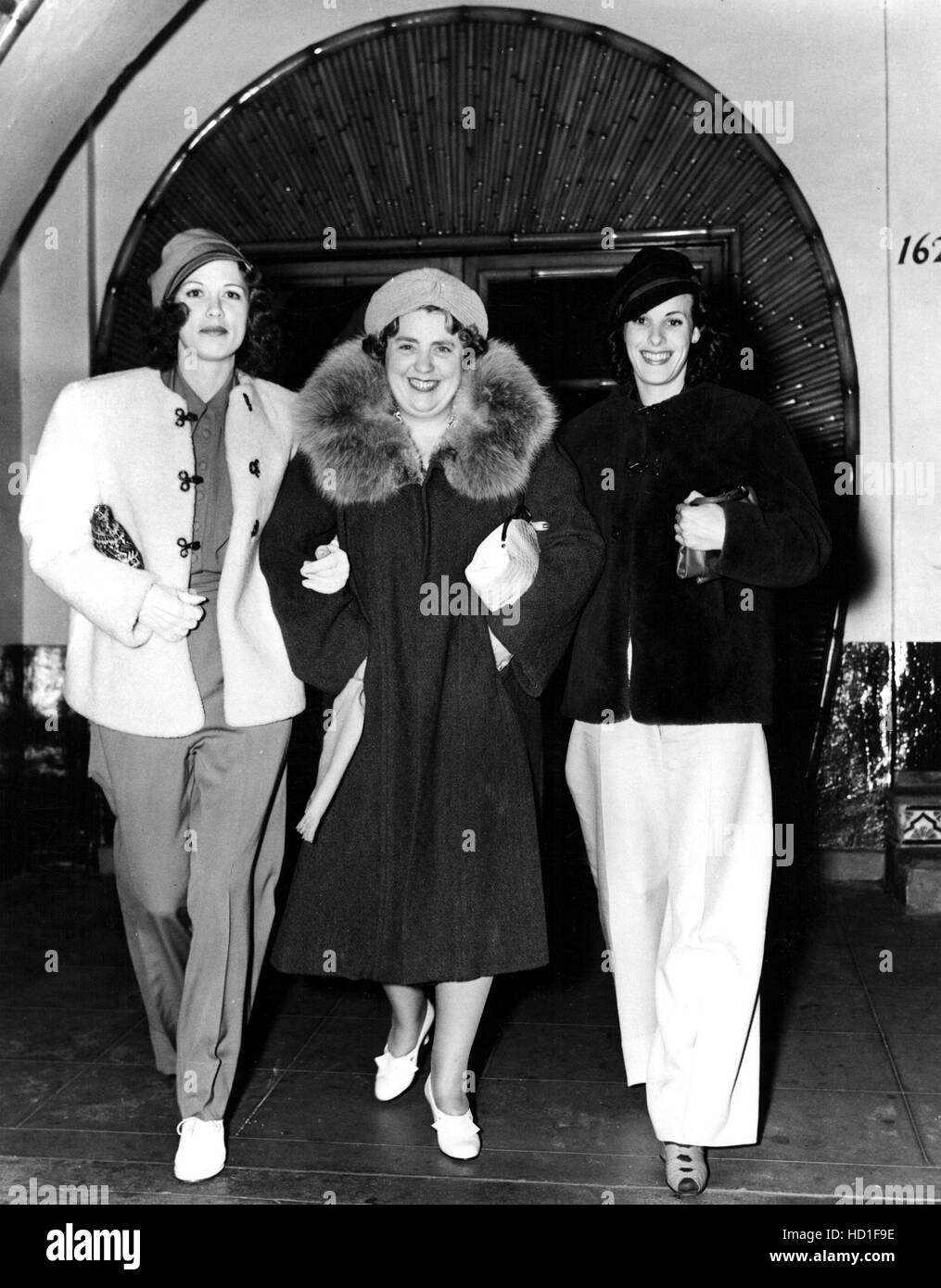 ELEANOR POWELL, mit ihrer Mutter Blanche, und ihr enger Freund und