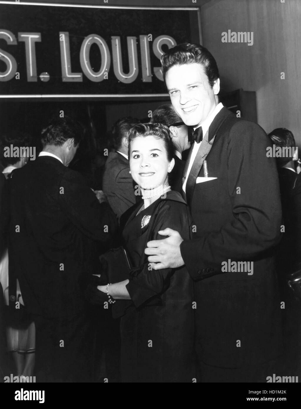 Von links: Milly Coury, John Ericson bei der Premiere von THE SPIRIT OF ST. LOUIS, 1957 Stockfoto