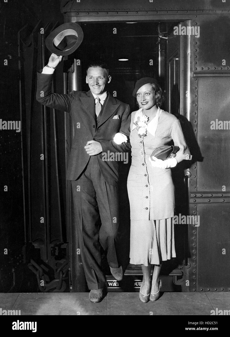 DOUGLAS FAIRBANKS, JR. und Frau JOAN CRAWFORD kommen in New York an Bord des 20. Jahrhunderts begrenzt, 02.07.32 Stockfoto