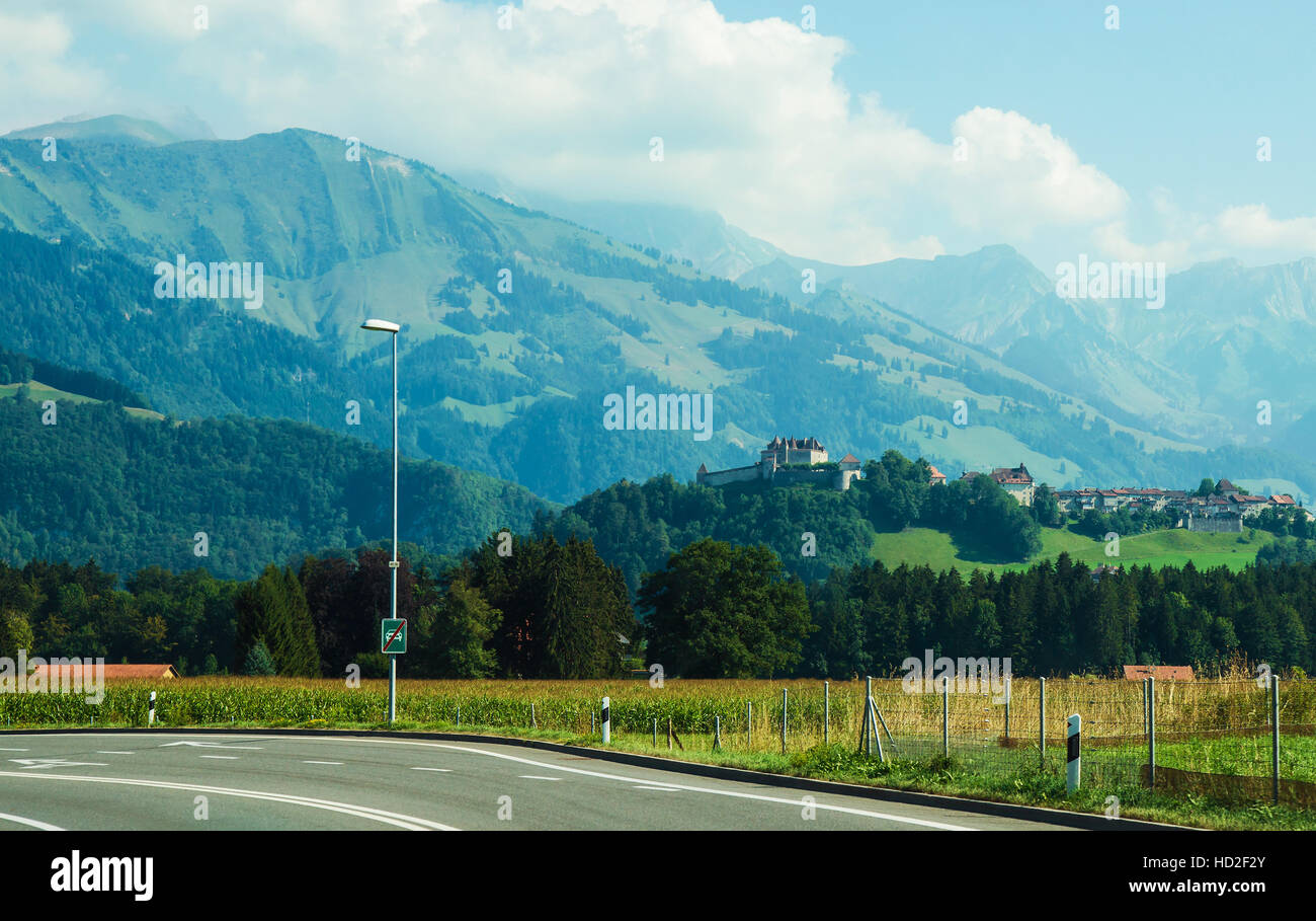 Gruyeres Schloss auf Voralpengebiet Bergen in Gruyère Bezirk, Kanton Freiburg in der Schweiz Stockfoto