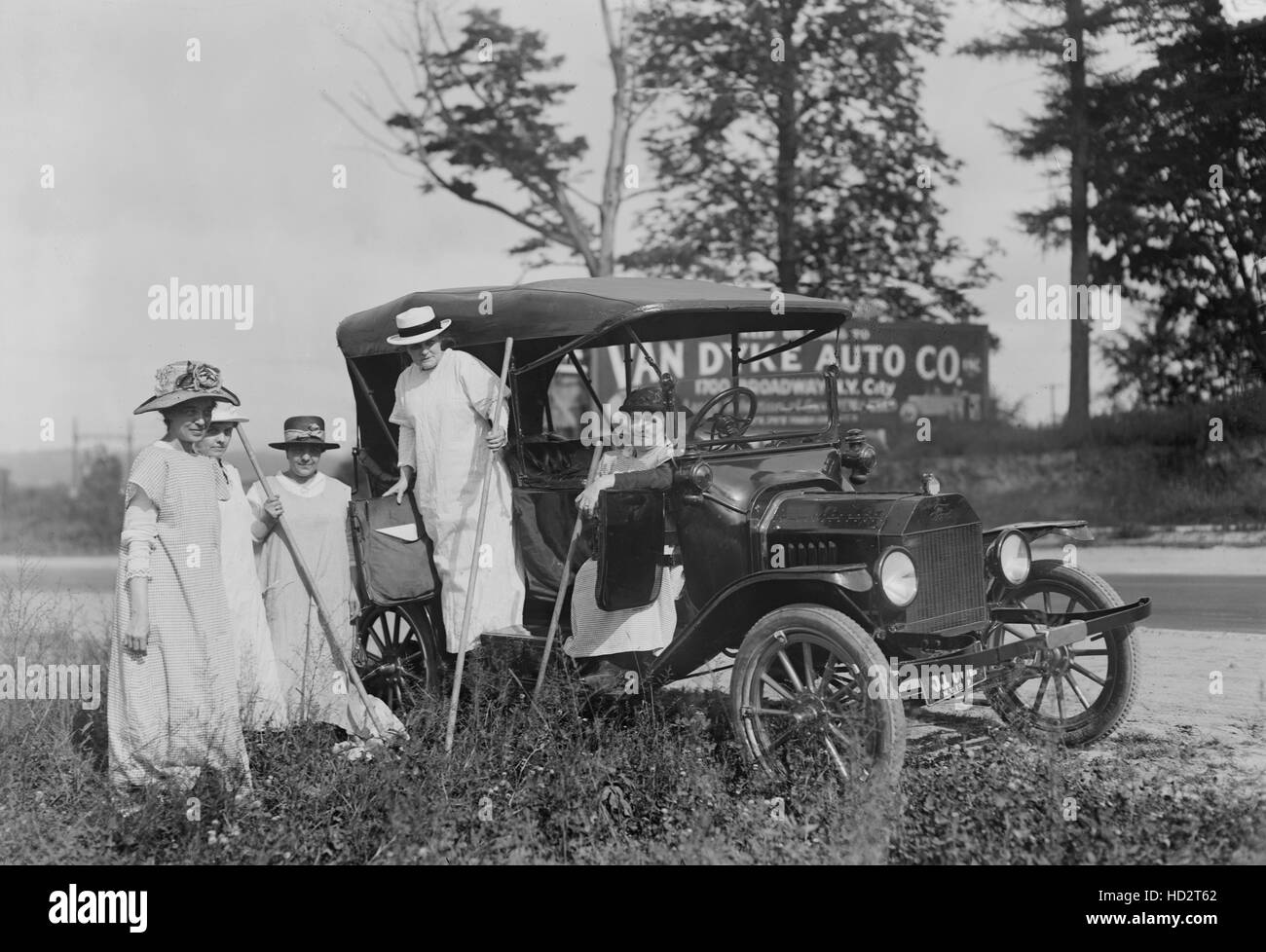 Wahlrecht Landwirte gehen zur Arbeit, Bronx, New York, USA, Bain News Service, August 1917 Stockfoto
