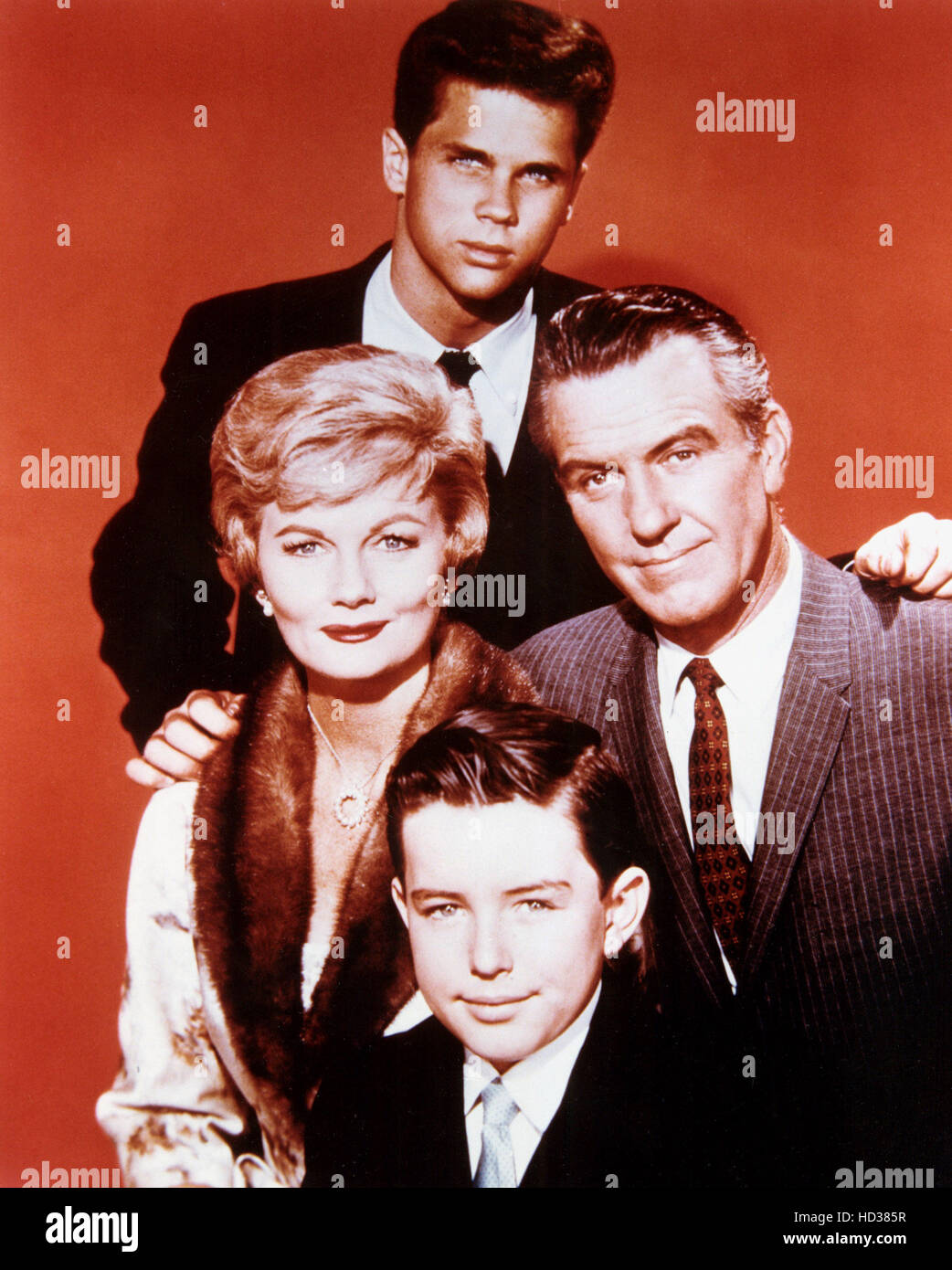 LEAVE IT TO BEAVER, Hugh Beaumont, Tony Dow, Jerry Mathers, Barbara(02)