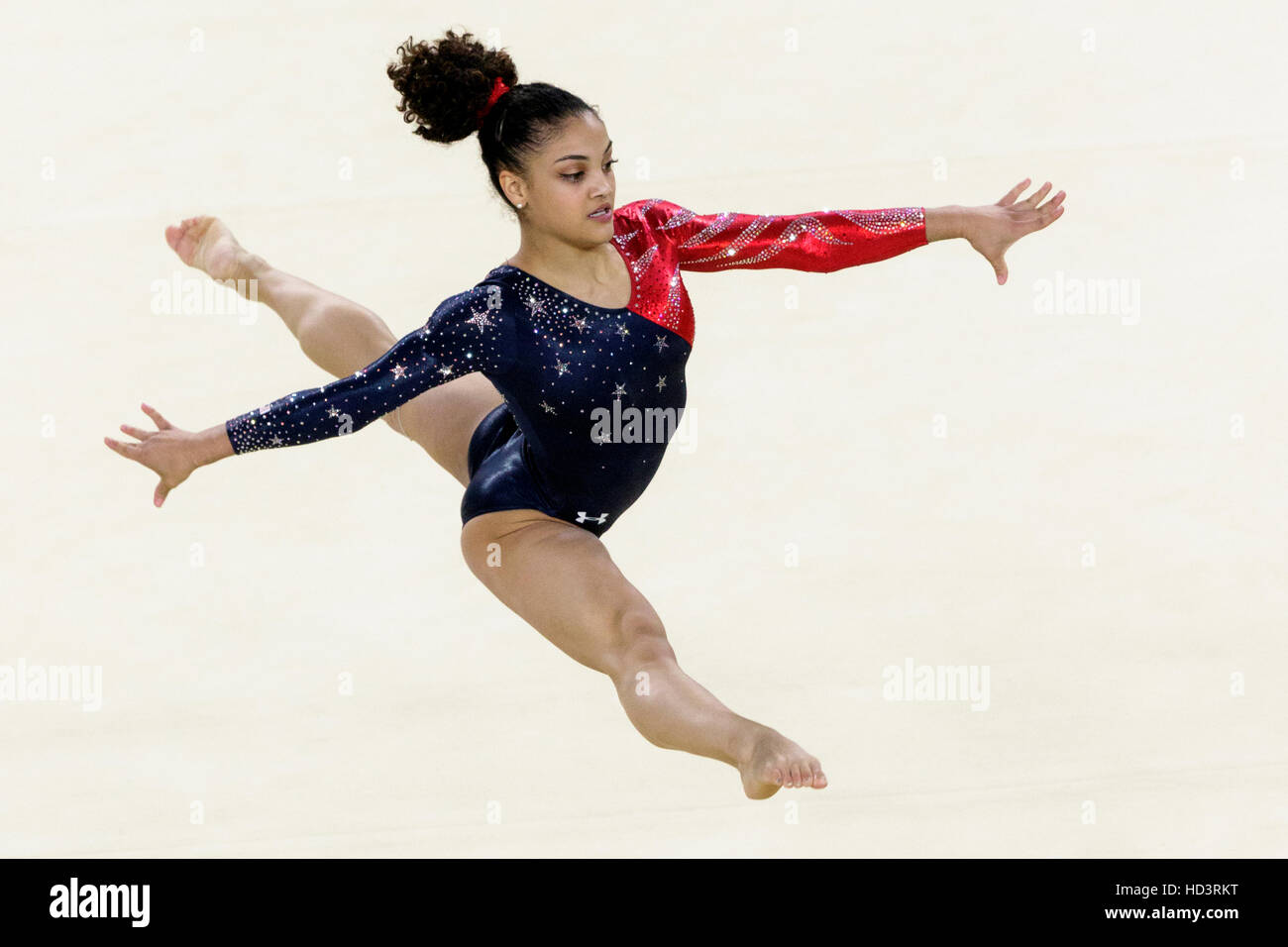 Rio De Janeiro, Brasilien. 7. August 2016.  Lauren Hernandez (USA) führt das Bodenturnen im Zeittraining Damen Gymnastik bei der 2016 Olympischen S Stockfoto