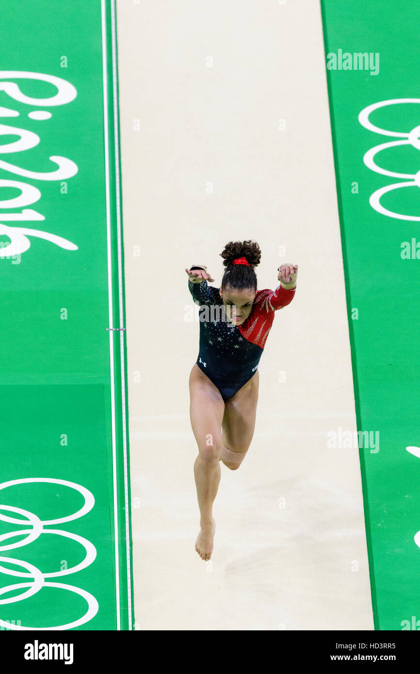 Rio De Janeiro, Brasilien. 7. August 2016.  Lauren Hernandez (USA) führt auf den Tresor im Zeittraining Damen Gymnastik auf die 2016 Olympischen Sommer- Stockfoto