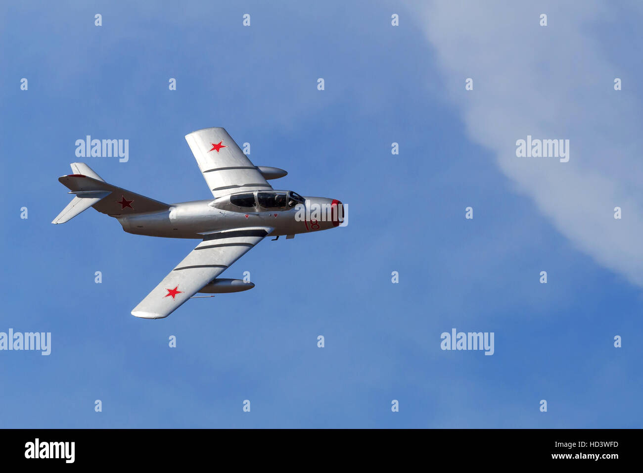 Mikojan-Gurewitsch MIG-15 Kampfjet aus der Ära des Kalten Krieges erklingt in Southport airshow Stockfoto