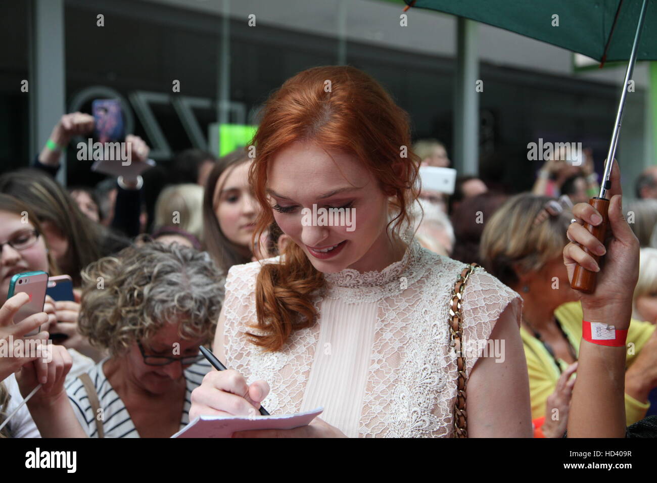 Eleanor Tomlinson das Vorschau-Screening für die zweite Staffel der BBC-Drama "Poldark", gehalten am White River Kino in St Austell, Cornwall besuchen.  Mitwirkende: Eleanor Tomlinson Where: St Austell, Cornwall, Großbritannien wenn: 04 Sep 2016 Stockfoto