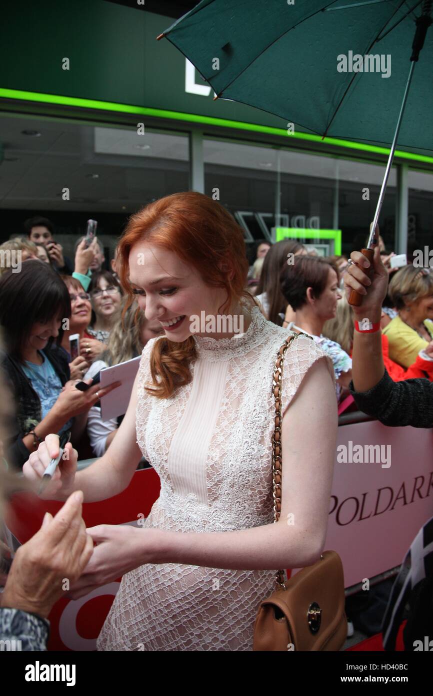 Eleanor Tomlinson das Vorschau-Screening für die zweite Staffel der BBC-Drama "Poldark", gehalten am White River Kino in St Austell, Cornwall besuchen.  Mitwirkende: Eleanor Tomlinson Where: St Austell, Cornwall, Großbritannien wenn: 04 Sep 2016 Stockfoto