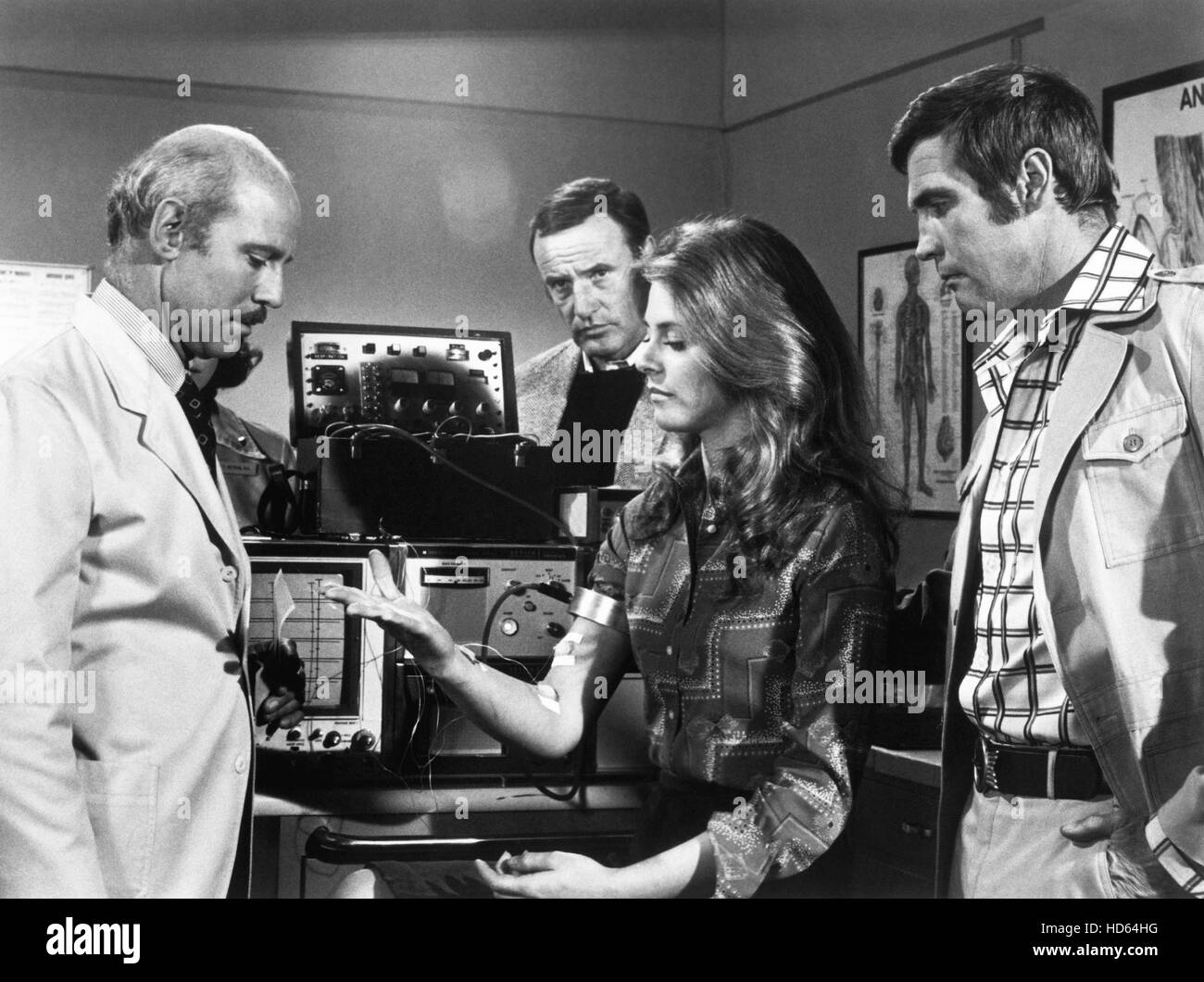 DIE SIX MILLION DOLLAR MAN, von links: Rudy Wells, Richard Anderson ...