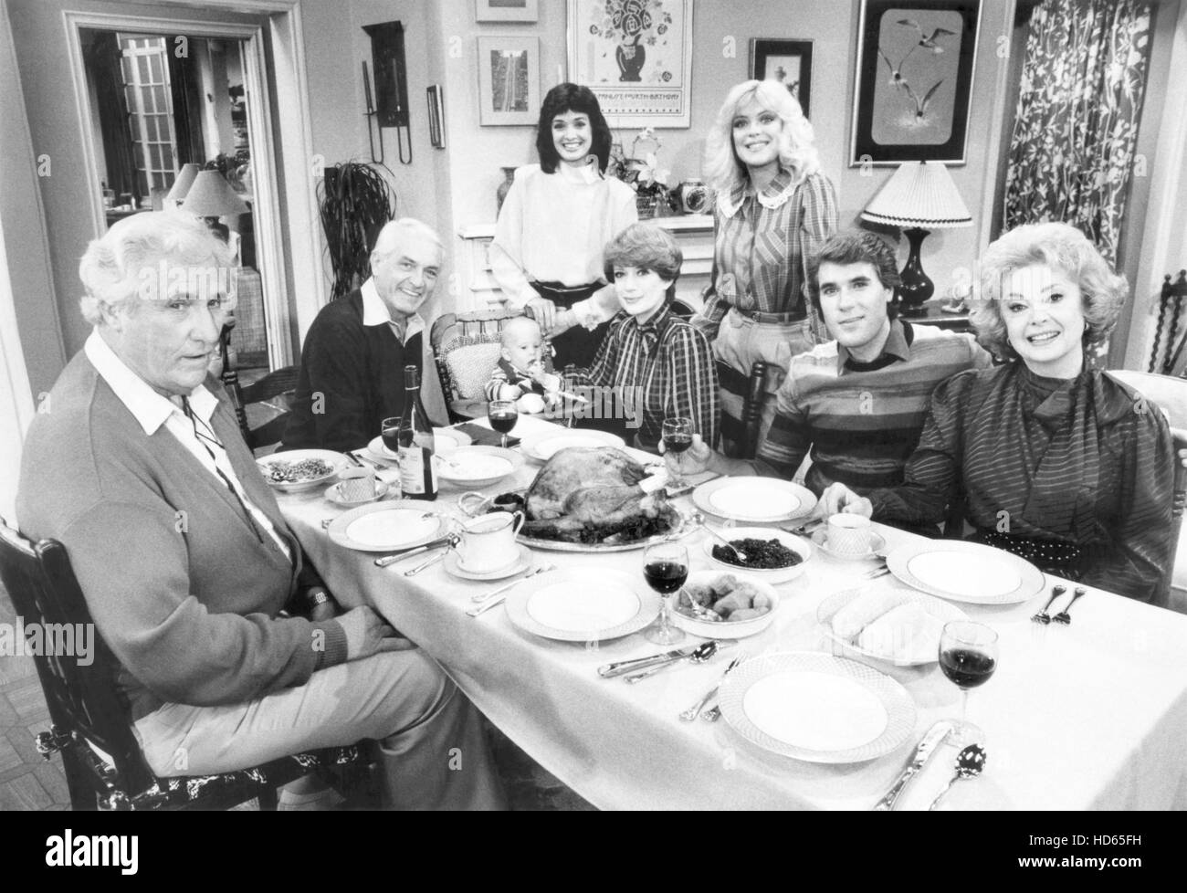 TOO CLOSE FOR COMFORT, (l-R): Ray Middleton, Ted Knight, Deborah Van Valkenburgh, Nancy Dussault, Lydia Cornell, JM J.Bullock, Stockfoto