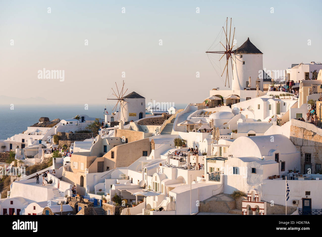 Stadt, Windmühlen, Oia, Santorini, Kykladen, Griechenland Stockfoto