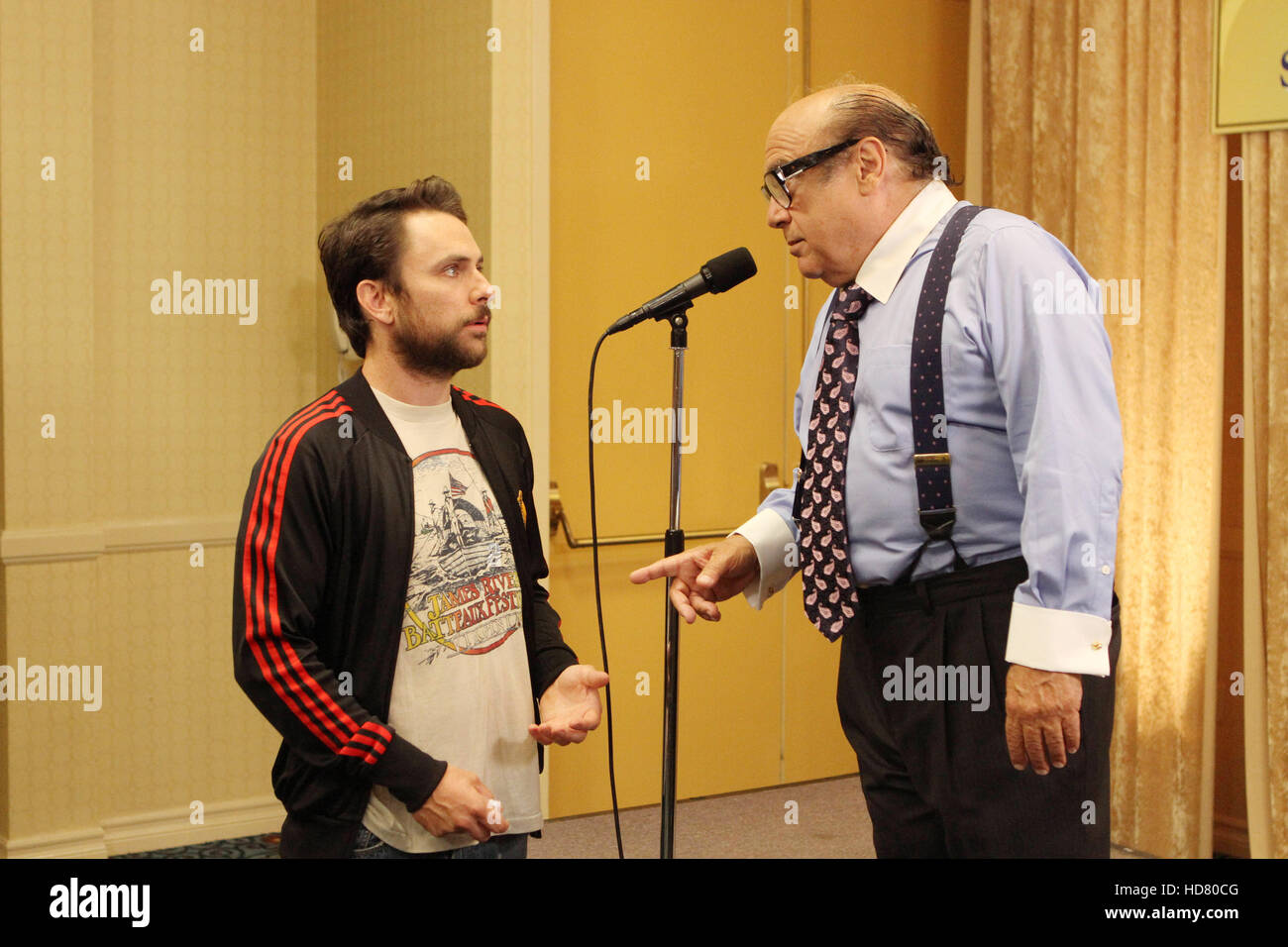 Es ist ALWAYS SUNNY IN PHILADELPHIA, l-r: Charlie Day, Danny DeVito in