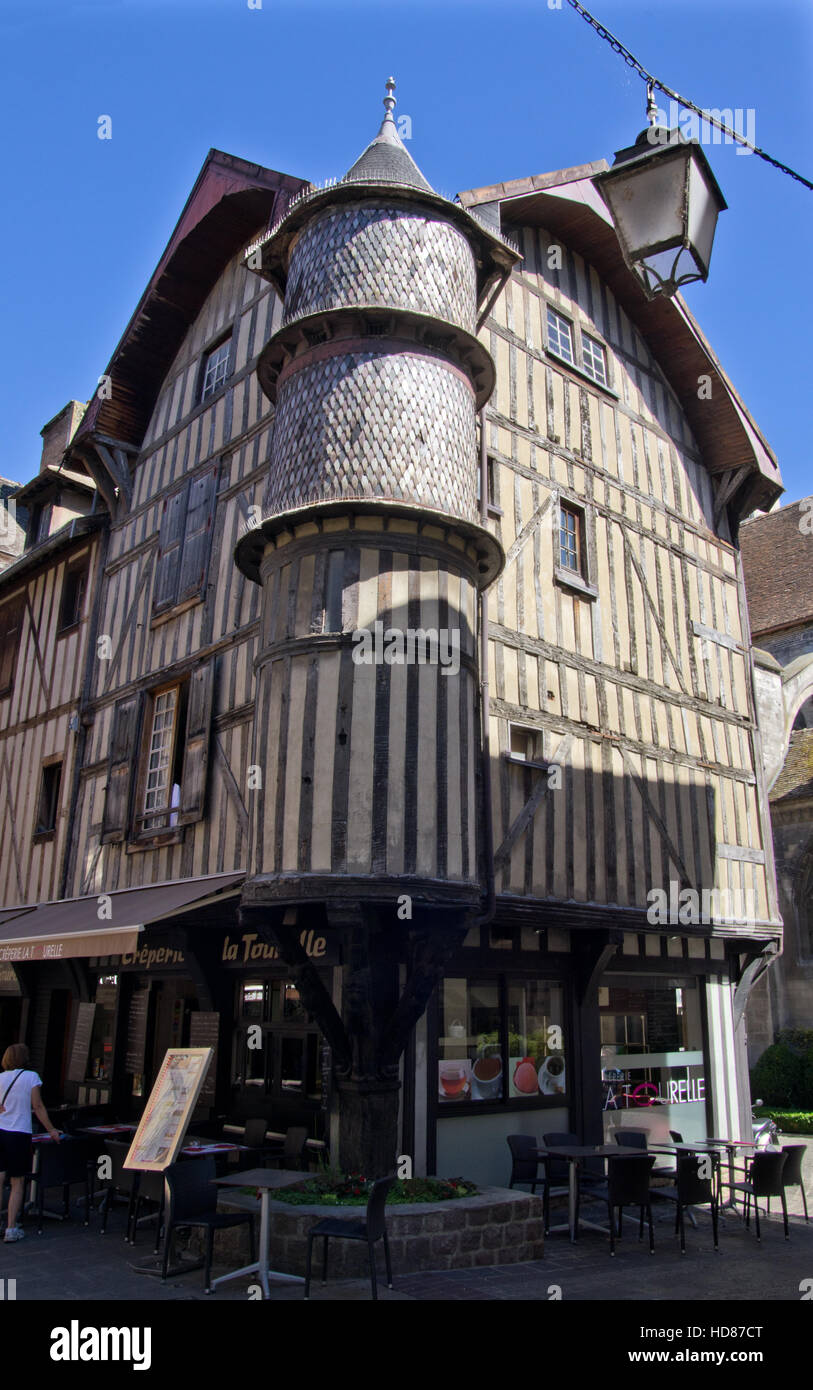 Troyes Holz gerahmt Gebäude Stockfoto