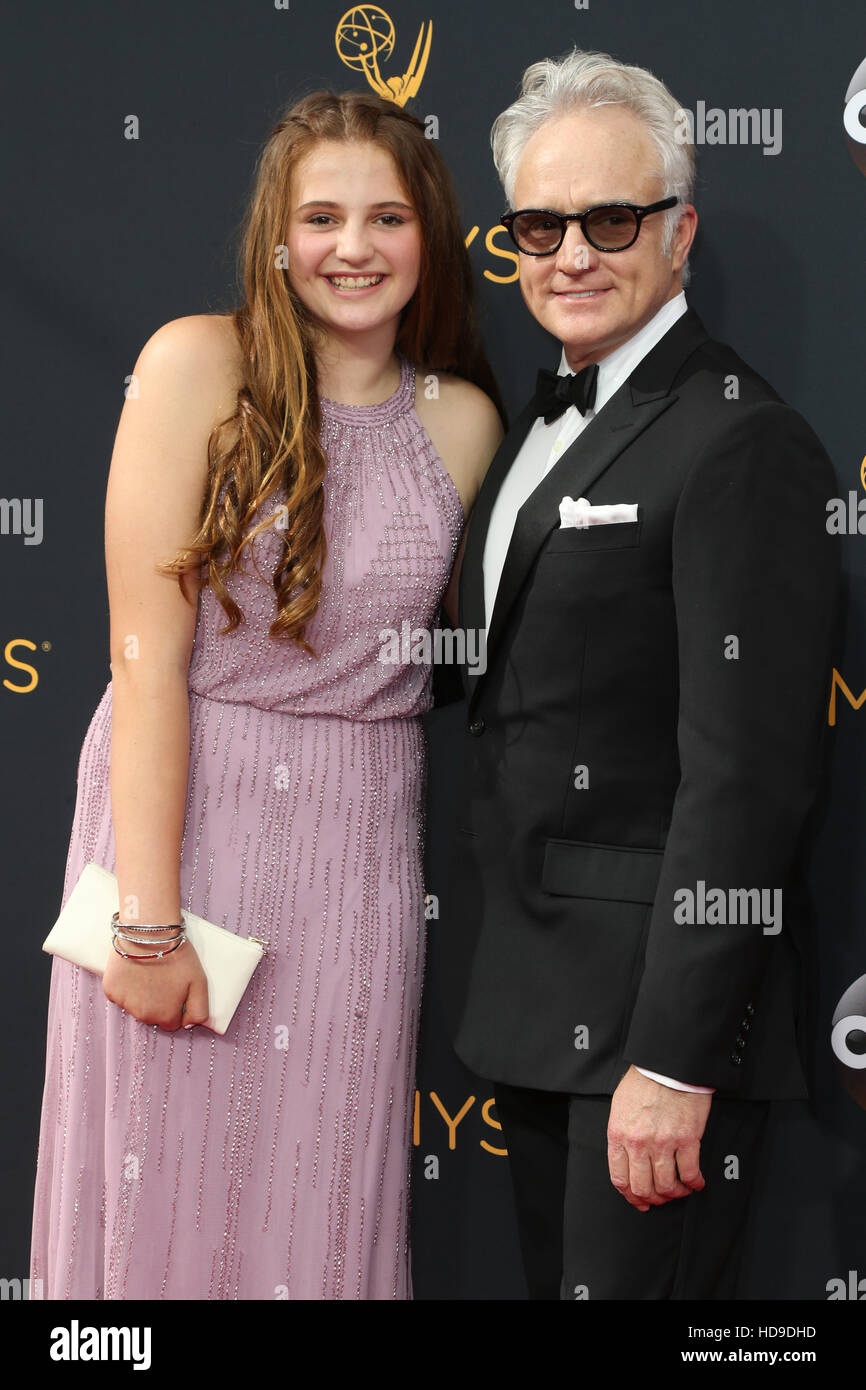 68. annual Primetime Emmy Awards im Microsoft Theatre - Ankünfte mit statt: Bradley Whitford, Mary Louisa Whitford Where: Los Angeles, California, Vereinigte Staaten von Amerika als: 18 September 2016 Stockfoto