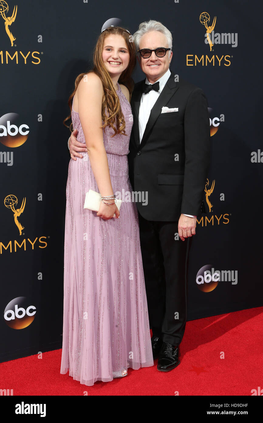 68. annual Primetime Emmy Awards im Microsoft Theatre - Ankünfte mit statt: Bradley Whitford, Mary Louisa Whitford Where: Los Angeles, California, Vereinigte Staaten von Amerika als: 18 September 2016 Stockfoto