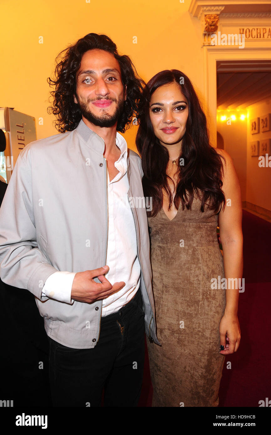 Erste Schritte-Awards-2016 am Theater des Westens.  Mitwirkende: Burak Yigit, Nilam Farooq (Daaruum) wo: Berlin, Deutschland bei: 19 September 2016 Stockfoto