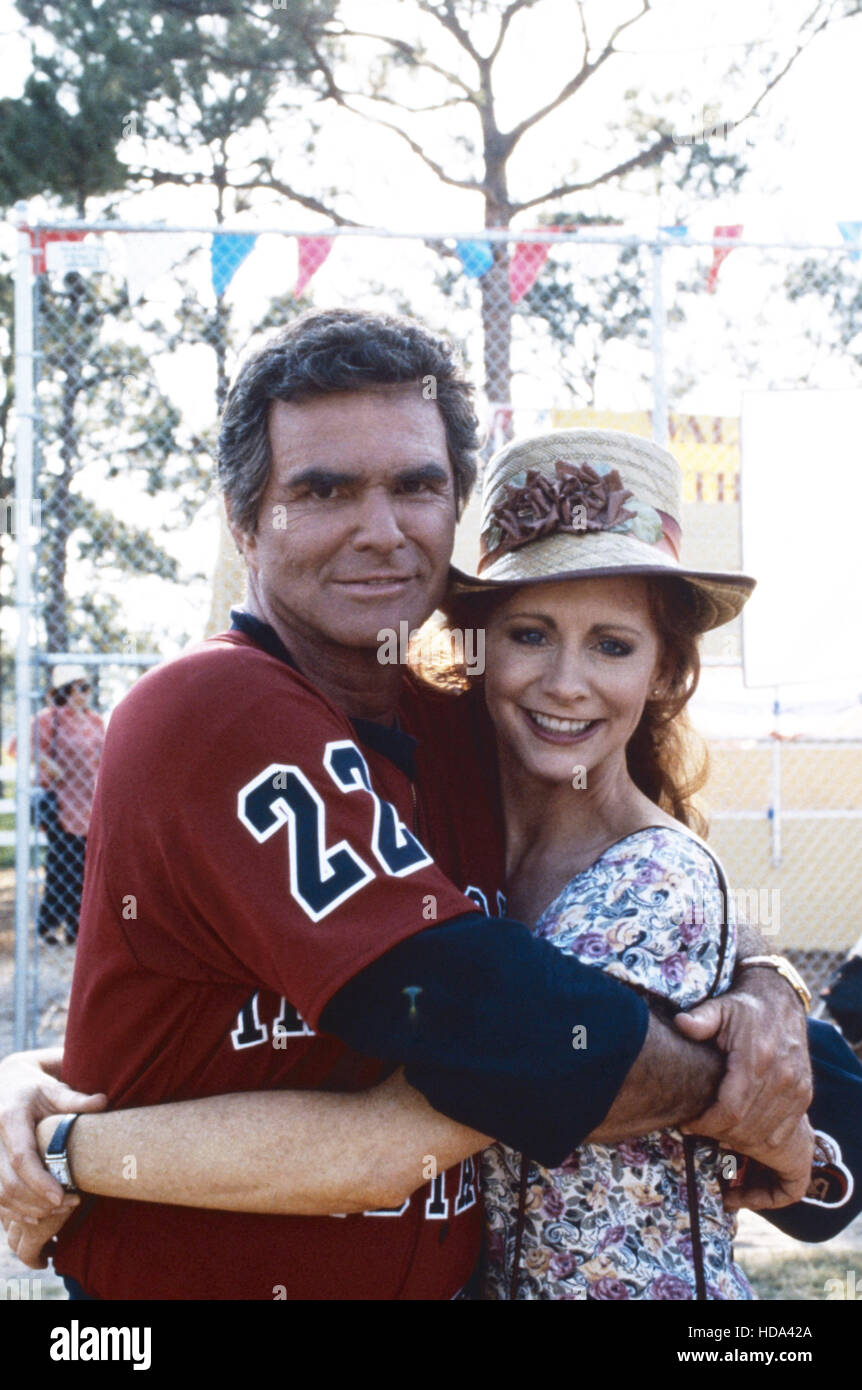 DER Mann aus linken Feld von links Burt Reynolds, Reba McEntire, 1993, © CBS/Courtesy Everett