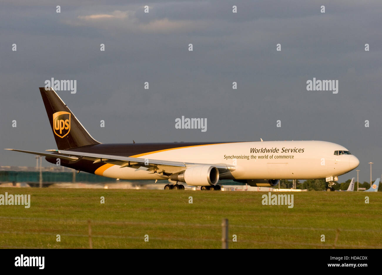 N317UP UPS Boeing 767-34AF ausziehen aus London Stansted. 8. Juli 2008. Stockfoto