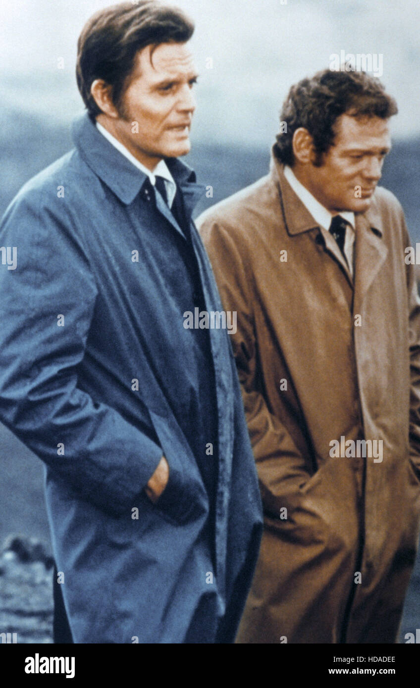 HAWAII FIVEO, (von links) Jack Lord, James MacArthur, 19681980