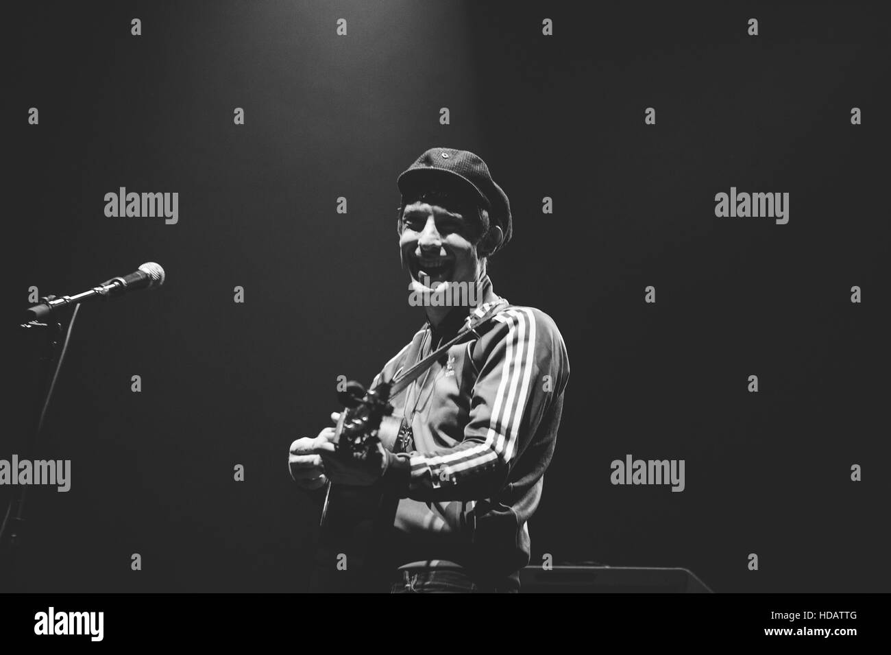 Glasgow, Vereinigtes Königreich. 10. Dezember 2016. Glasgow-Sängerin Gerry Zimt unterstützen Ocean Colour Scene bei The Hydro © Tony Clerkson/Alamy Live News Stockfoto