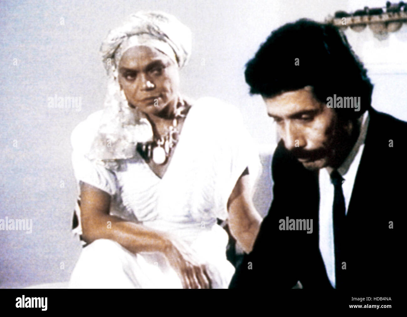 MIAMI VICE (v.l.): Eartha Kitt, Edward James Olmos, "Was funktioniert" (Staffel 2, 4. Oktober 1985 ausgestrahlt), 1984-1989. © Stockfoto