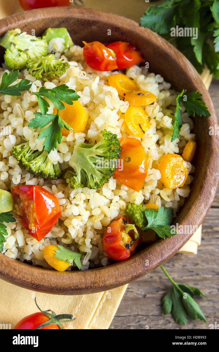 Couscous salad -Fotos und -Bildmaterial in hoher Auflösung – Alamy