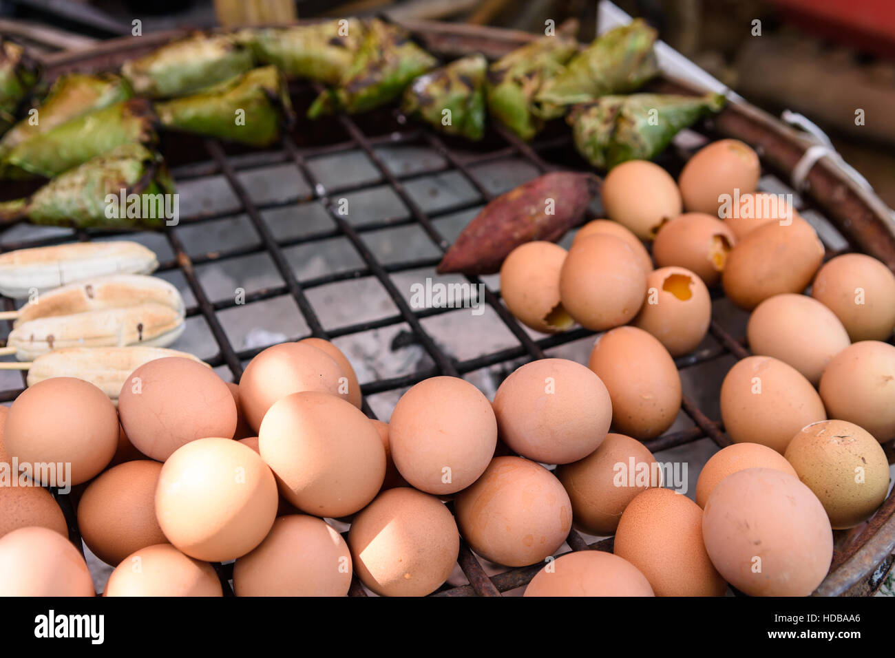 Eiern und Banane gegrillt, Thai Street food Stockfoto