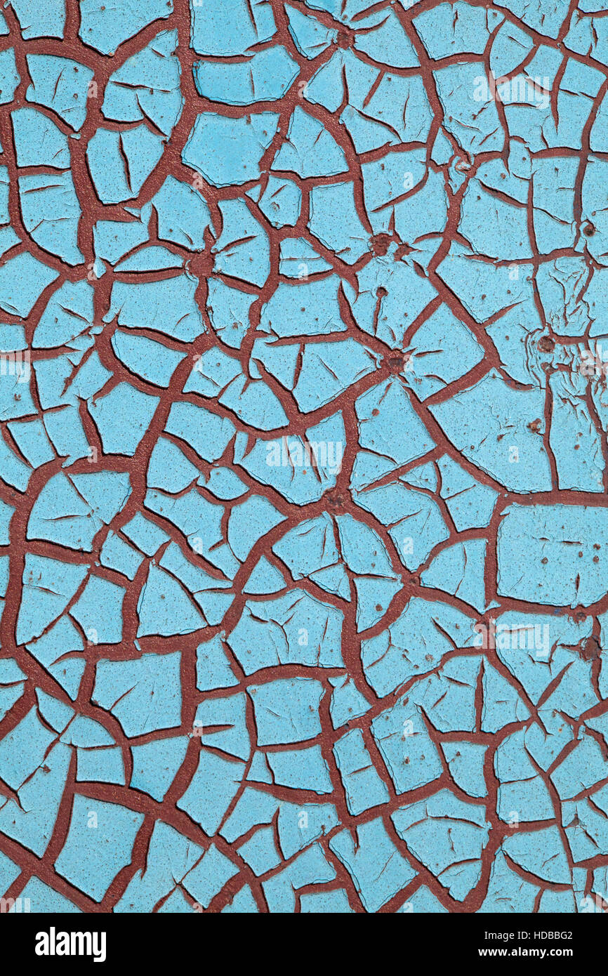 Abblätternde Farbe und Rost an einer Wand in Nahaufnahme Stockfoto