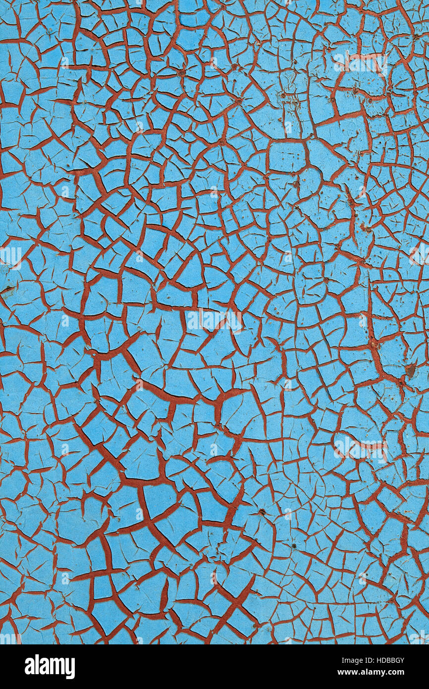 Abblätternde Farbe und Rost an einer Wand in Nahaufnahme Stockfoto