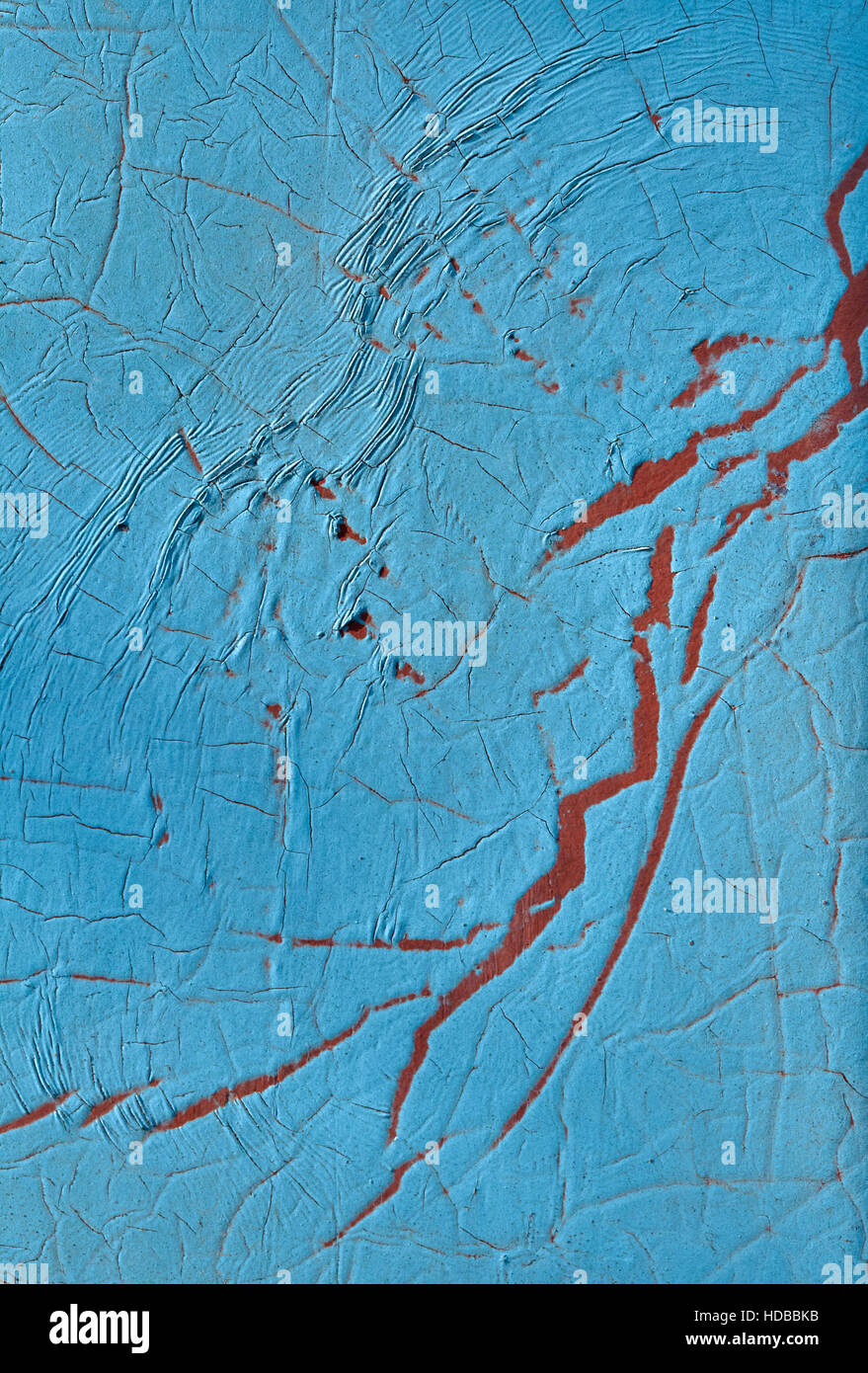 Abblätternde Farbe und Rost an einer Wand in Nahaufnahme Stockfoto