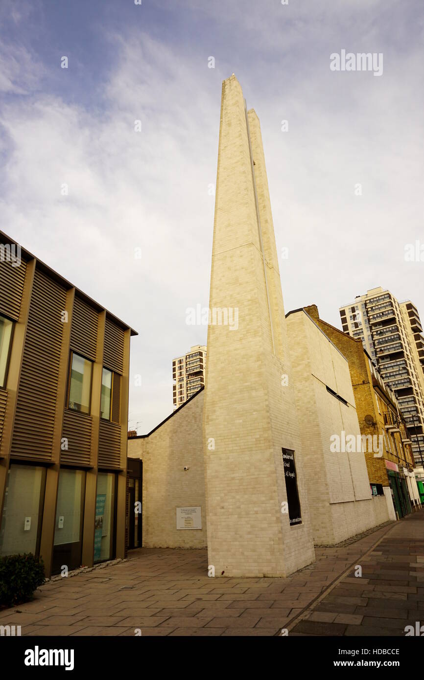 Städtischen Kirche und sozialer Wohnbau Stockfoto