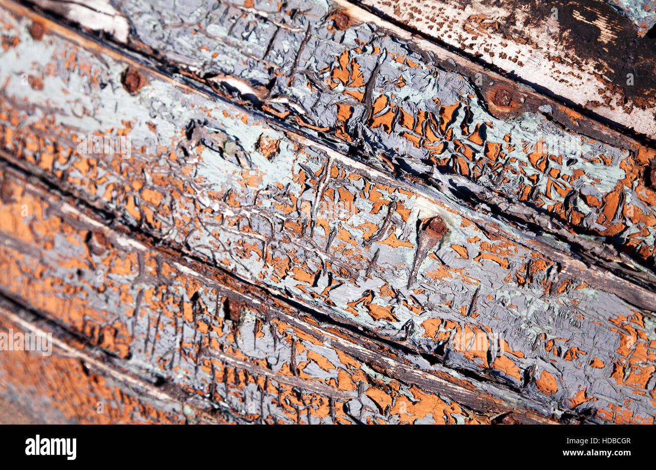 Nahaufnahme von einem alten verlassenen Boot mit abblätternde Farbe Stockfoto