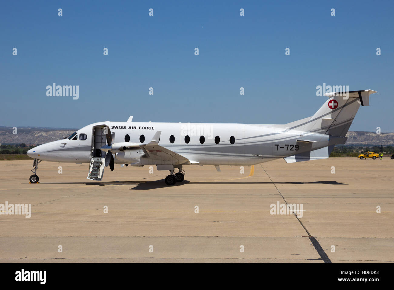 Schweizer Luftwaffe Beech 1900 D auf dem Rollfeld des Flugplatzes Zaragoza. Spanien Stockfoto