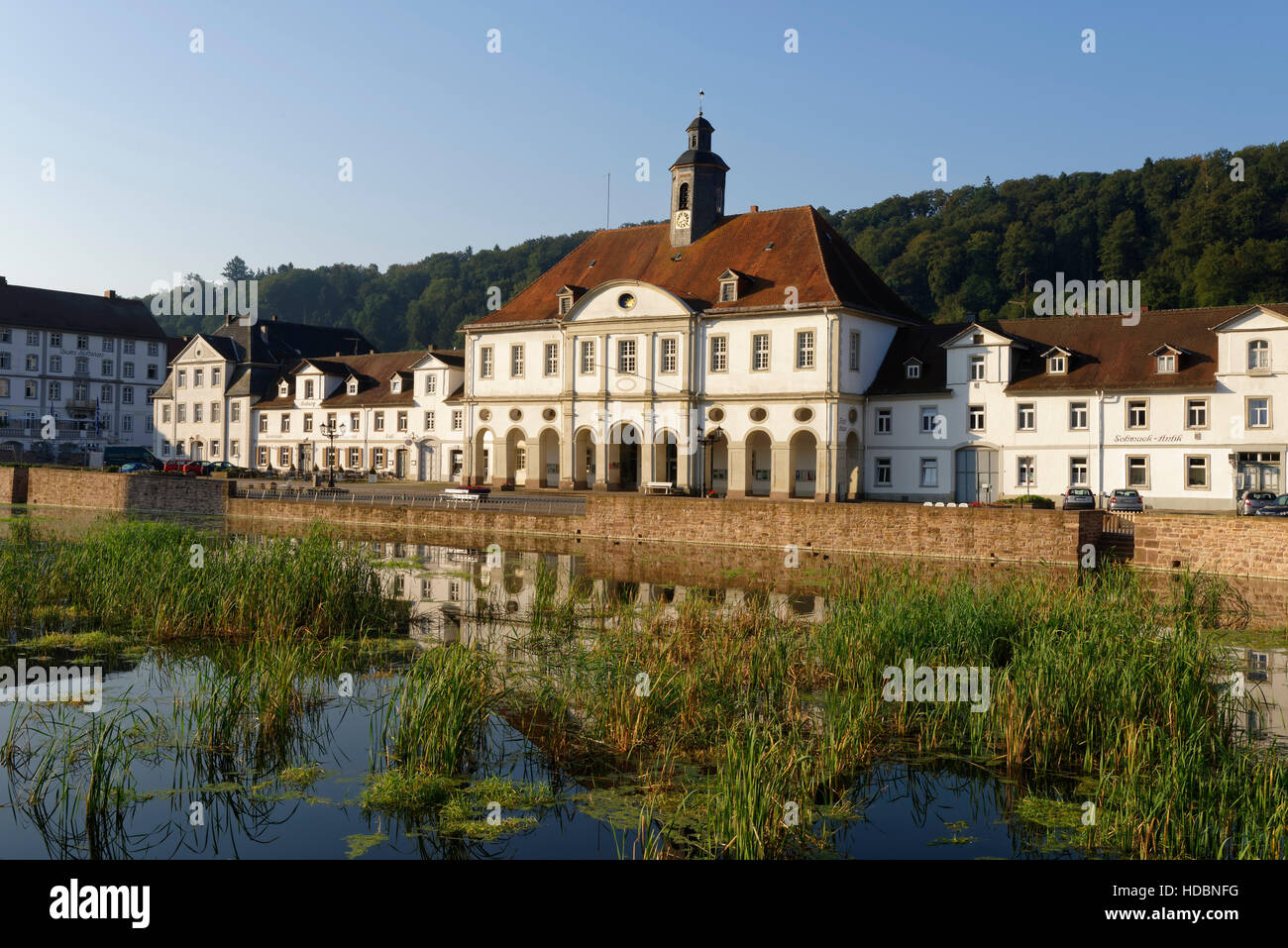 Bad Karlshafen: Historisches Rathaus und alten Hafenbecken, Weserbergland, Hessen, Deutschland Stockfoto