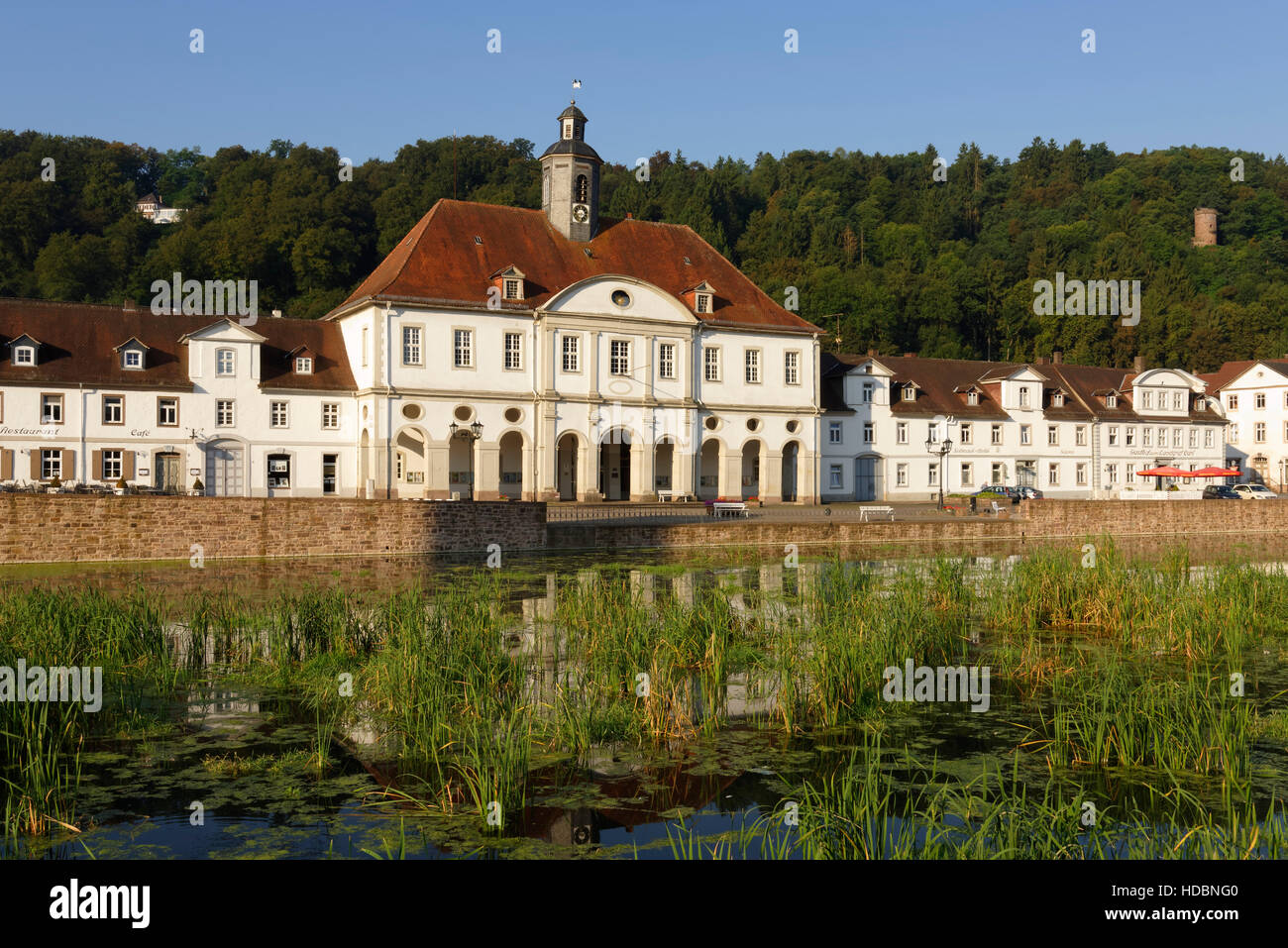Bad Karlshafen: Historisches Rathaus und alten Hafenbecken, Weserbergland, Hessen, Deutschland Stockfoto